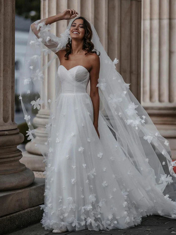 Vestido de novia floral de tul sin mangas con escote en forma de A y escote en forma de corazón